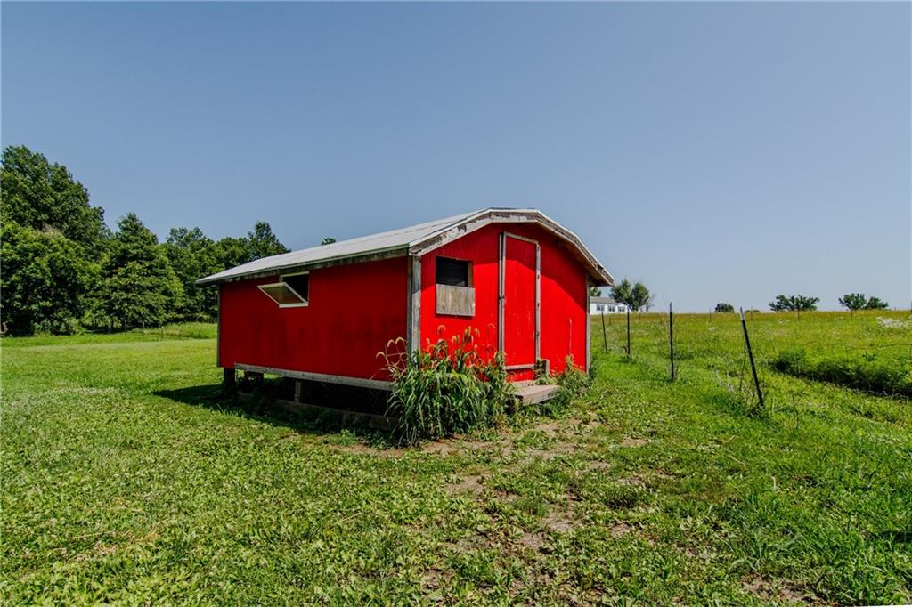8352 Nw B Highway Property Photo 4