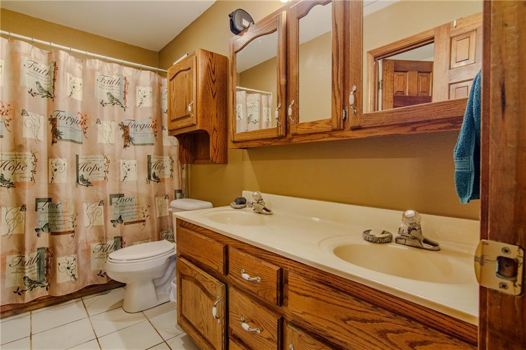 8352 Nw B Highway Property Photo 5