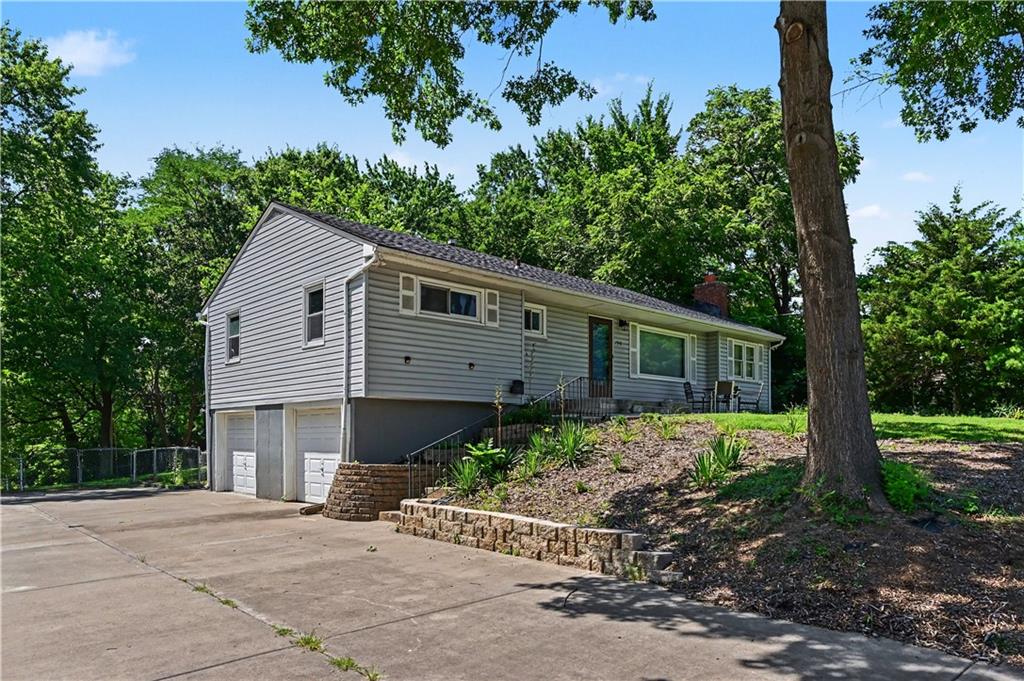 7940 N Broadway Street Property Photo 5