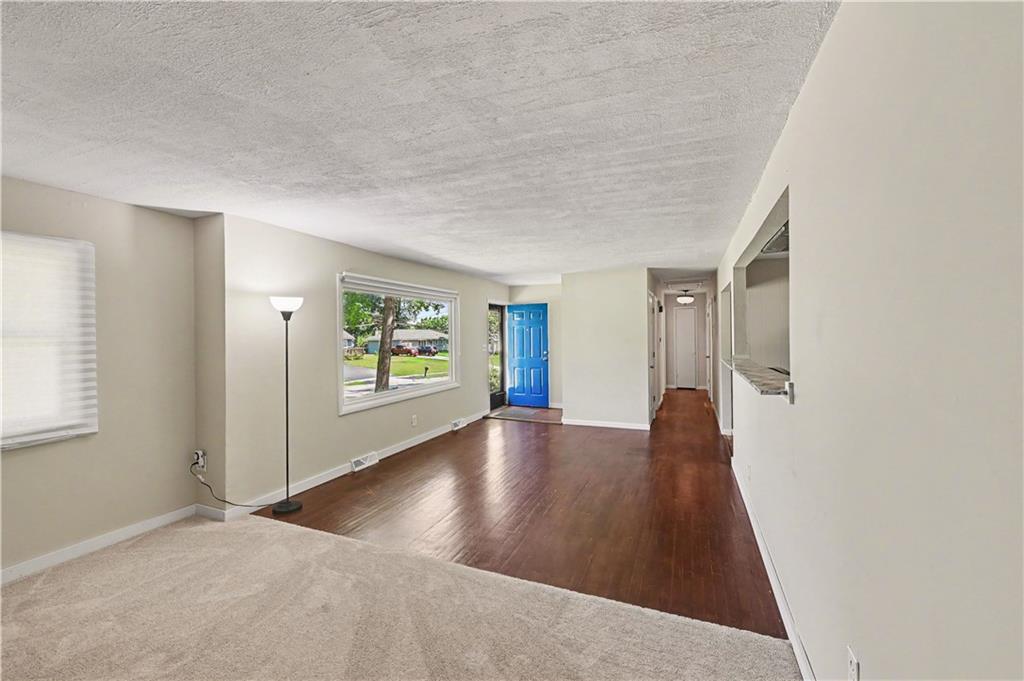 7940 N Broadway Street Property Photo 9