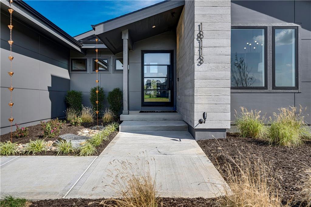 18113 Cody Street Property Photo 4