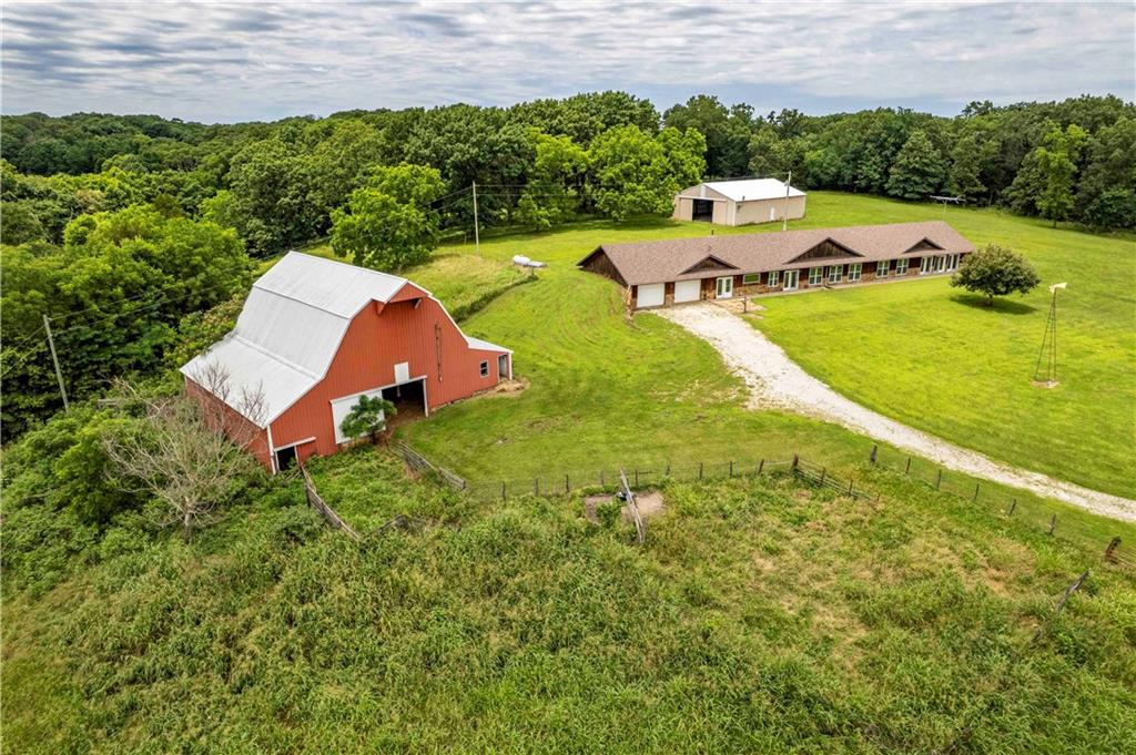742 S 935 Road Property Photo 3