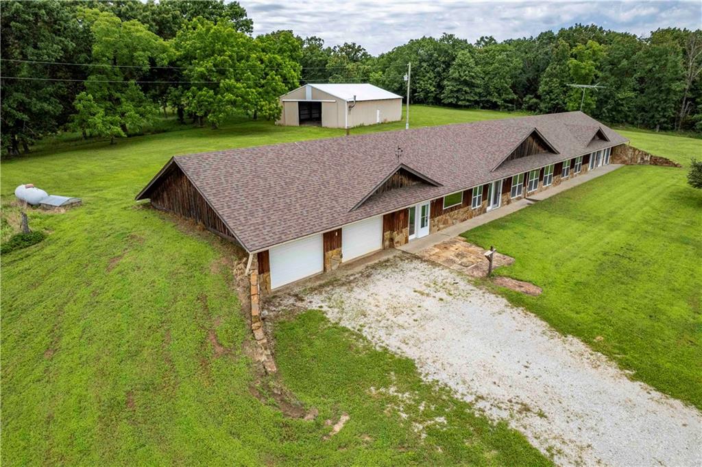 742 S 935 Road Property Photo 6