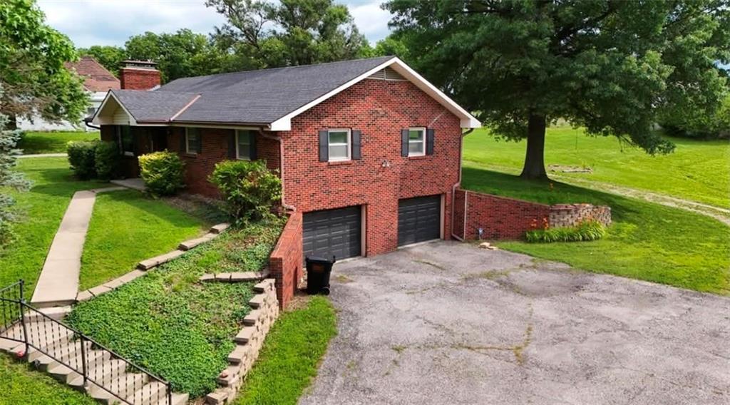 1305 S Us 71 Highway Property Photo 44
