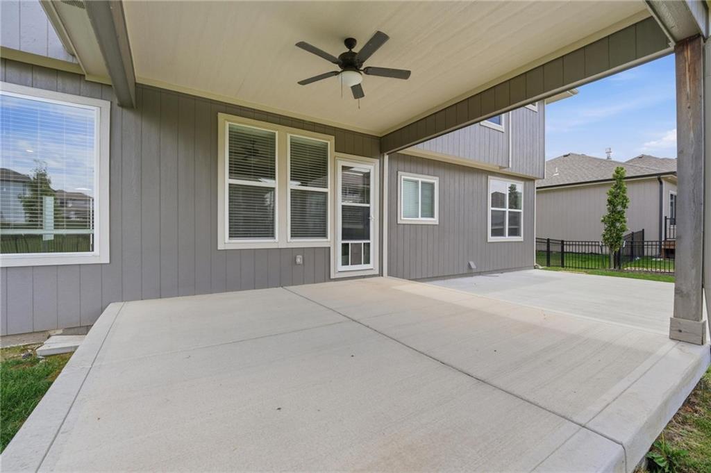 318 Nw Ambersham Drive Property Photo 65