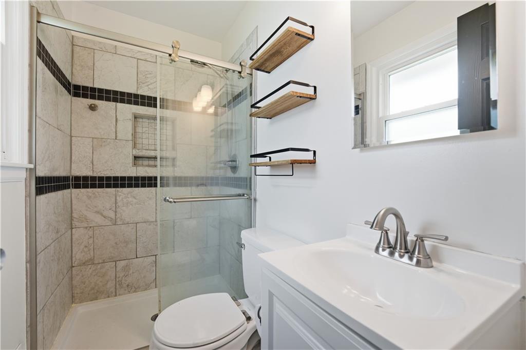 3916 Queen Ridge Drive Property Photo 23
