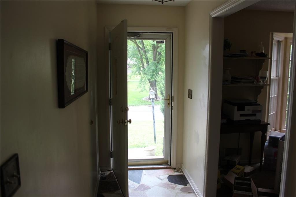 415 E 106th Terrace Property Photo 6