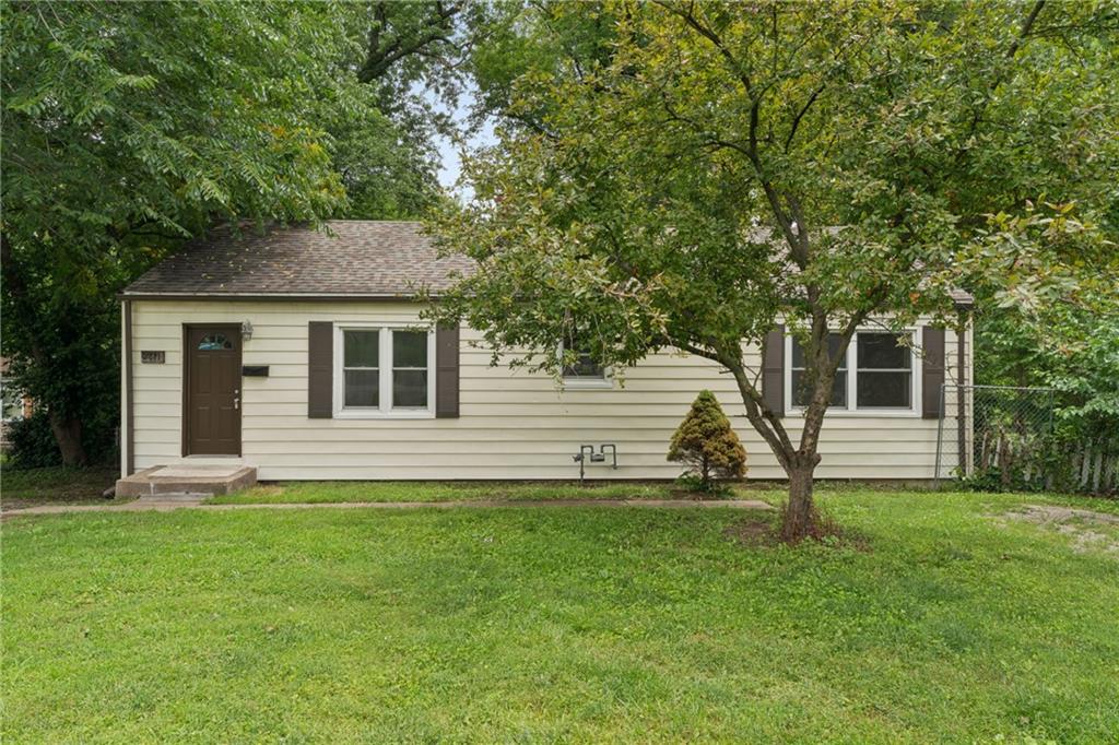2811 S Northern Boulevard Property Photo 1