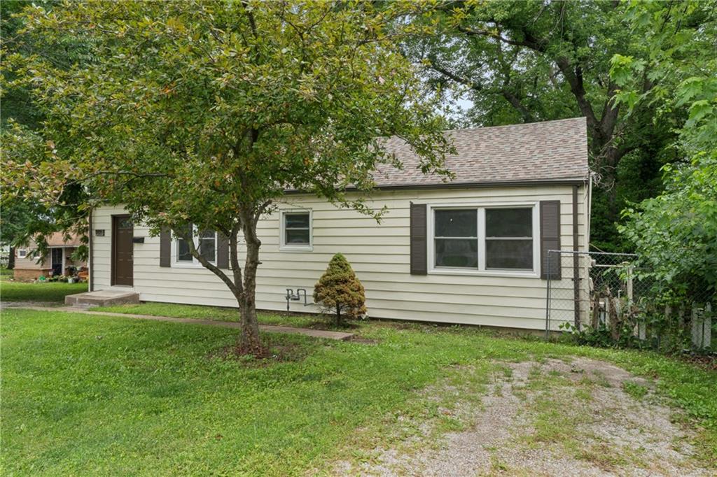 2811 S Northern Boulevard Property Photo 3