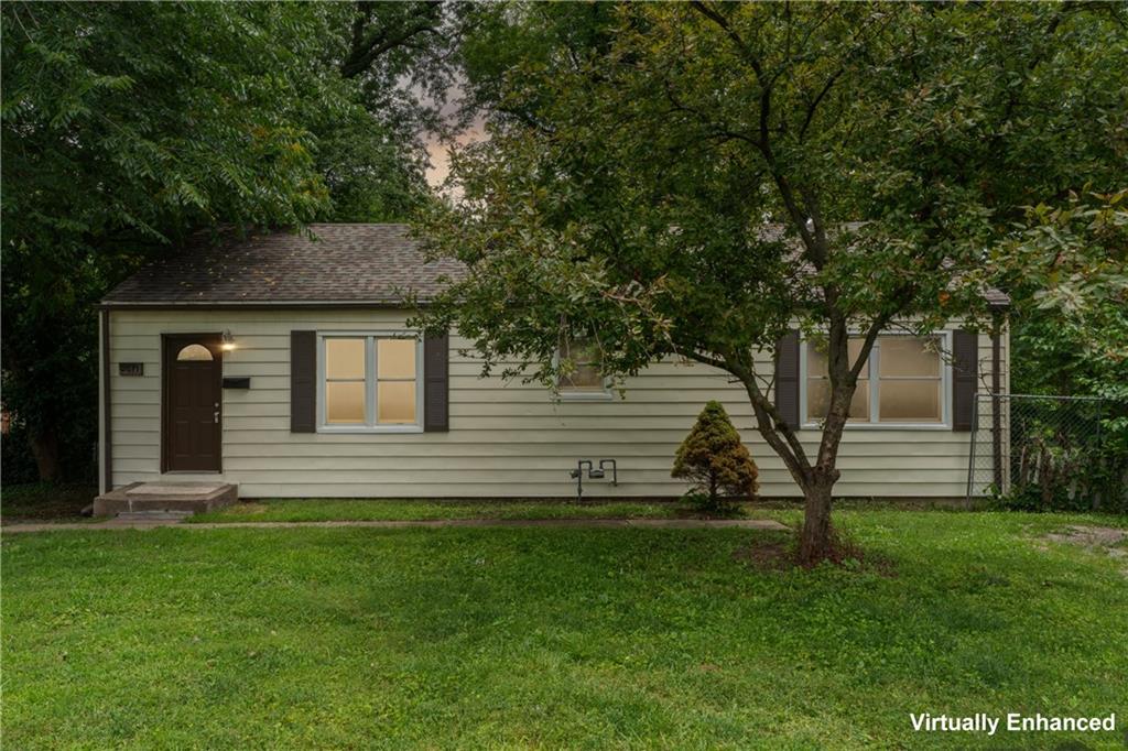 2811 S Northern Boulevard Property Photo 4