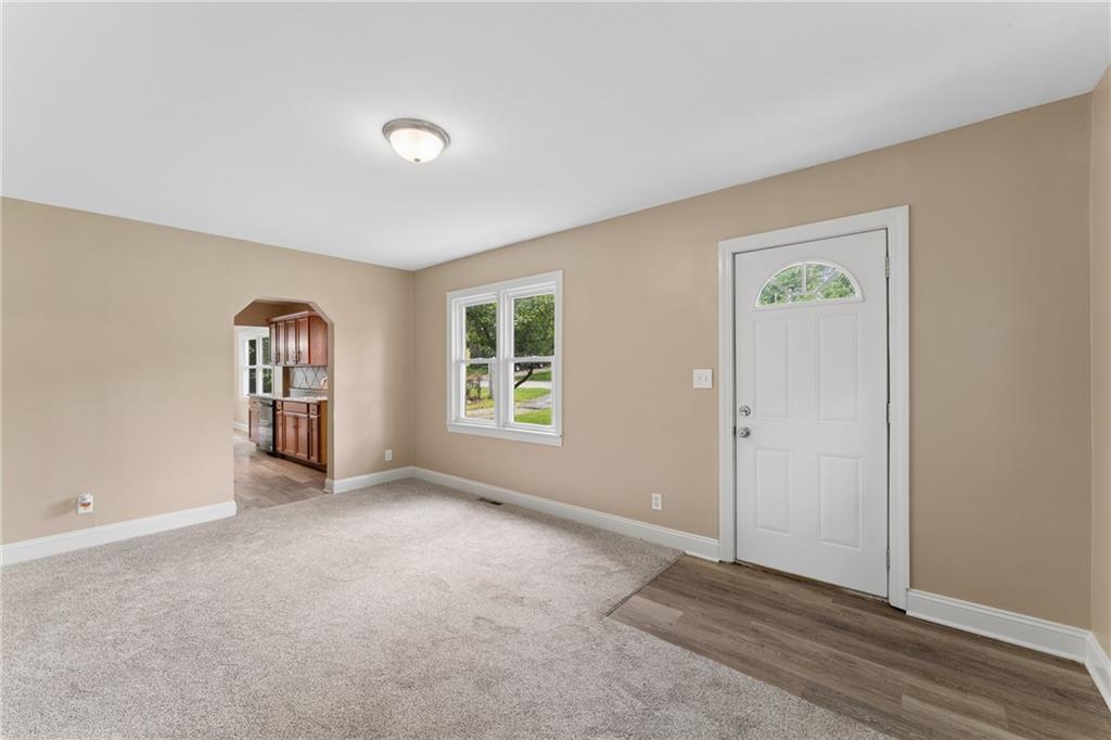 2811 S Northern Boulevard Property Photo 6