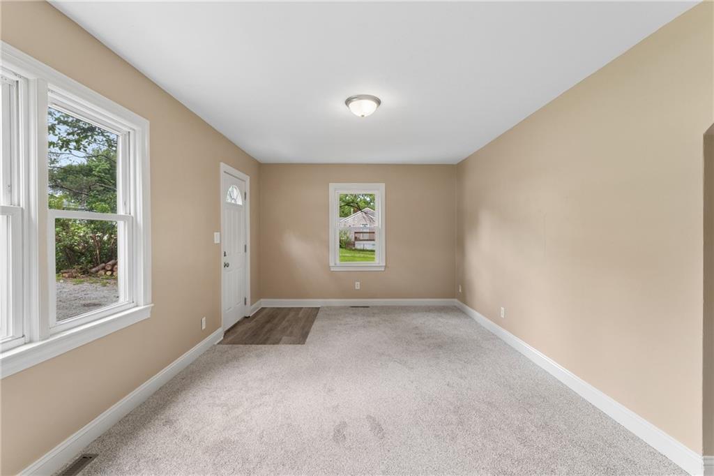 2811 S Northern Boulevard Property Photo 9