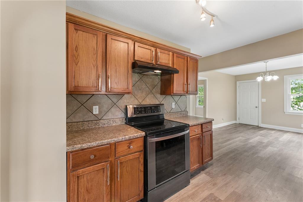 2811 S Northern Boulevard Property Photo 11