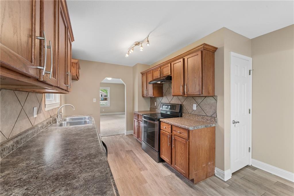 2811 S Northern Boulevard Property Photo 13