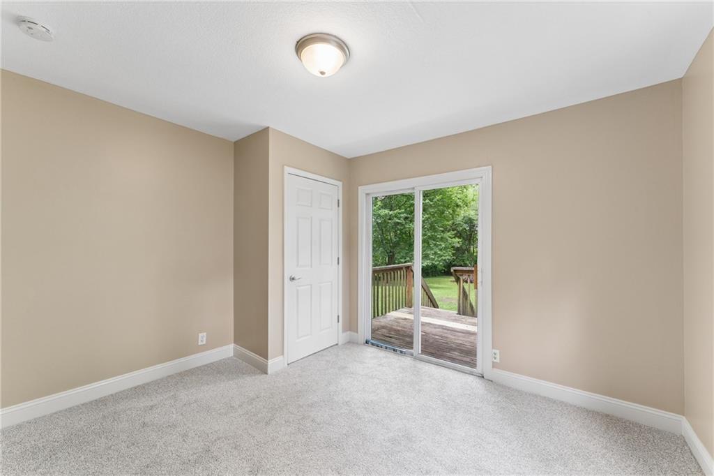 2811 S Northern Boulevard Property Photo 18