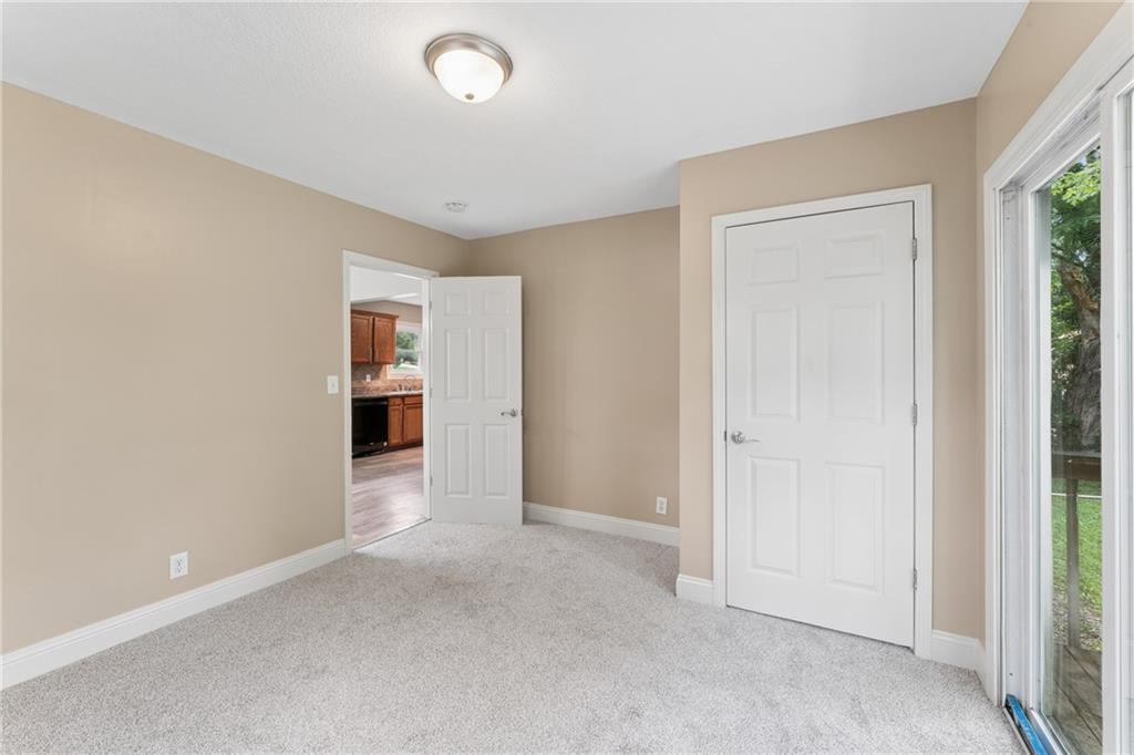 2811 S Northern Boulevard Property Photo 20