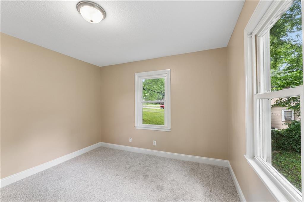 2811 S Northern Boulevard Property Photo 22