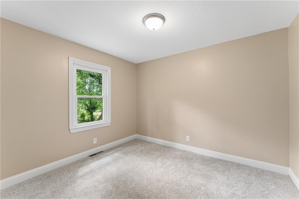 2811 S Northern Boulevard Property Photo 25