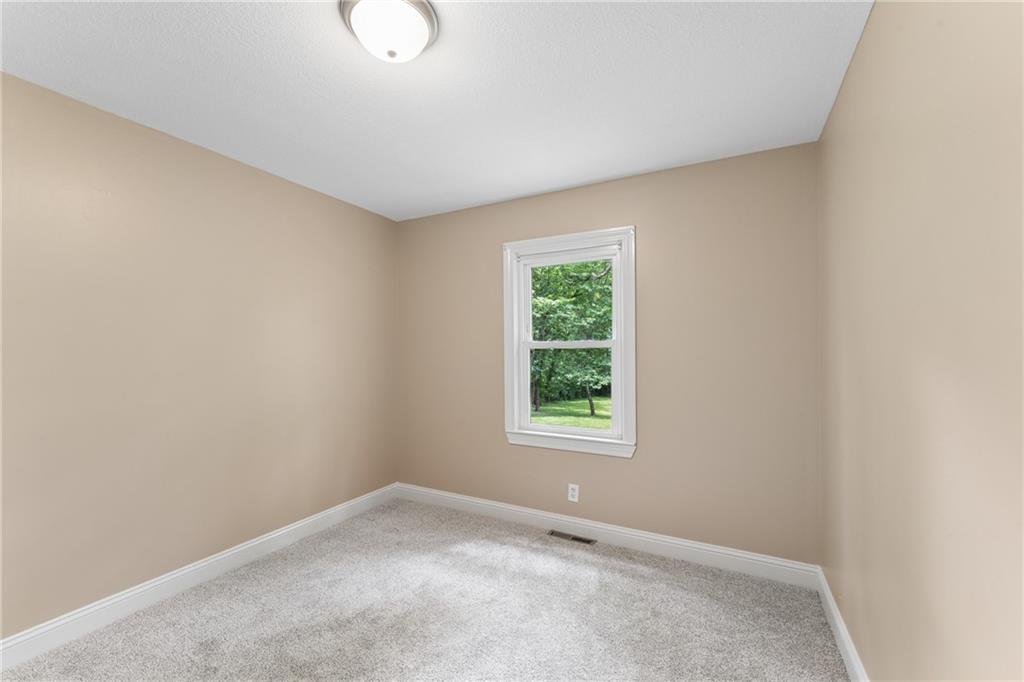 2811 S Northern Boulevard Property Photo 26
