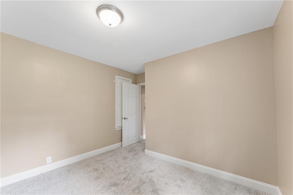 2811 S Northern Boulevard Property Photo 27
