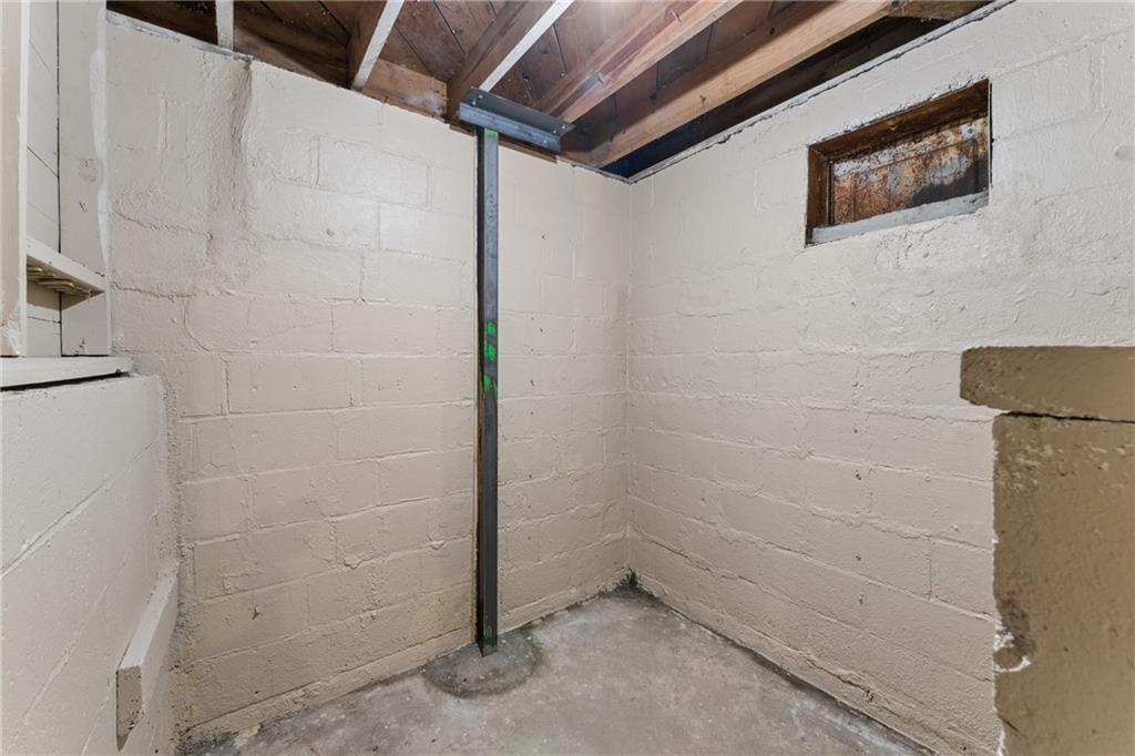 2811 S Northern Boulevard Property Photo 31