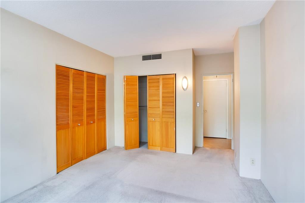 333 W Meyer Boulevard Property Photo 10