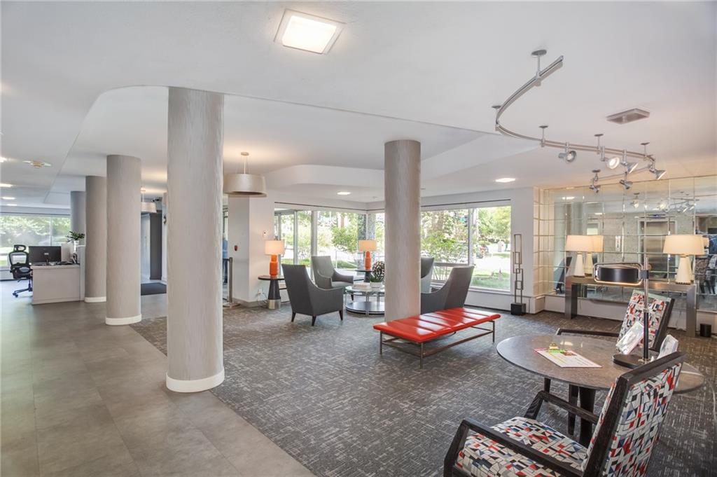333 W Meyer Boulevard Property Photo 15