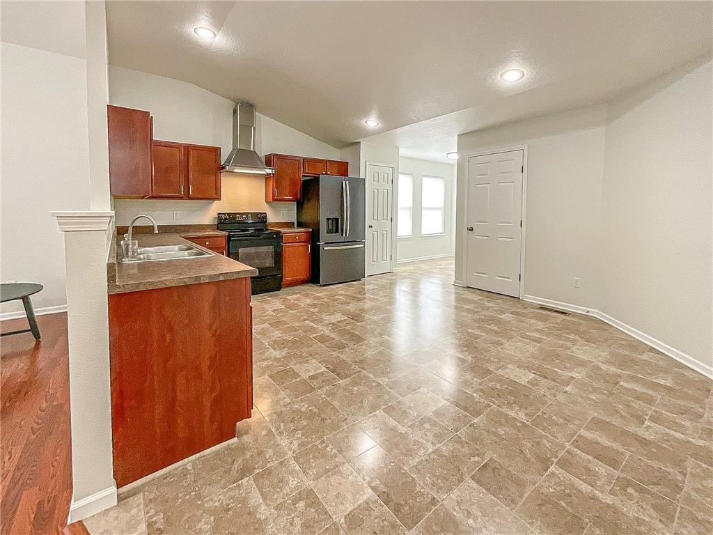 14404 Eastern Court Property Photo 8