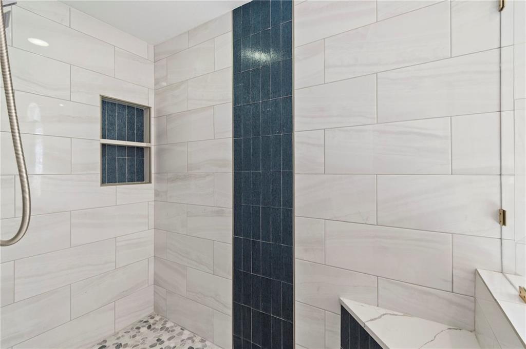 2907 Ne Viewpark Place Property Photo 33