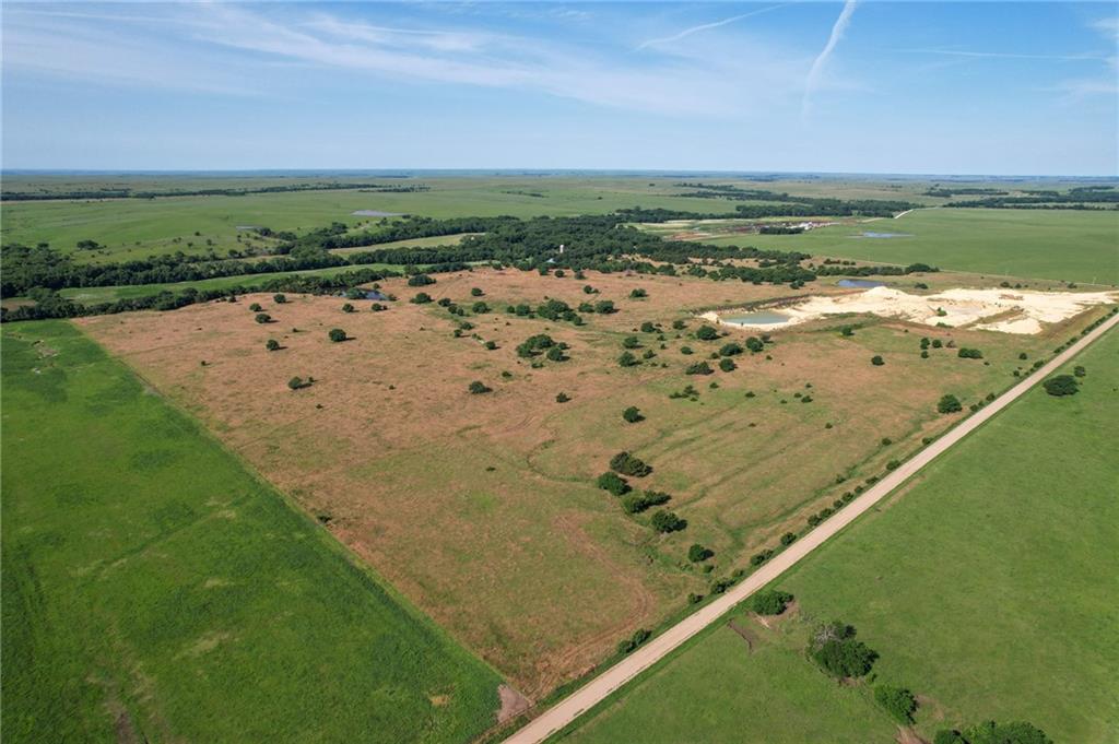 2087 S 1600 Road Property Photo 37