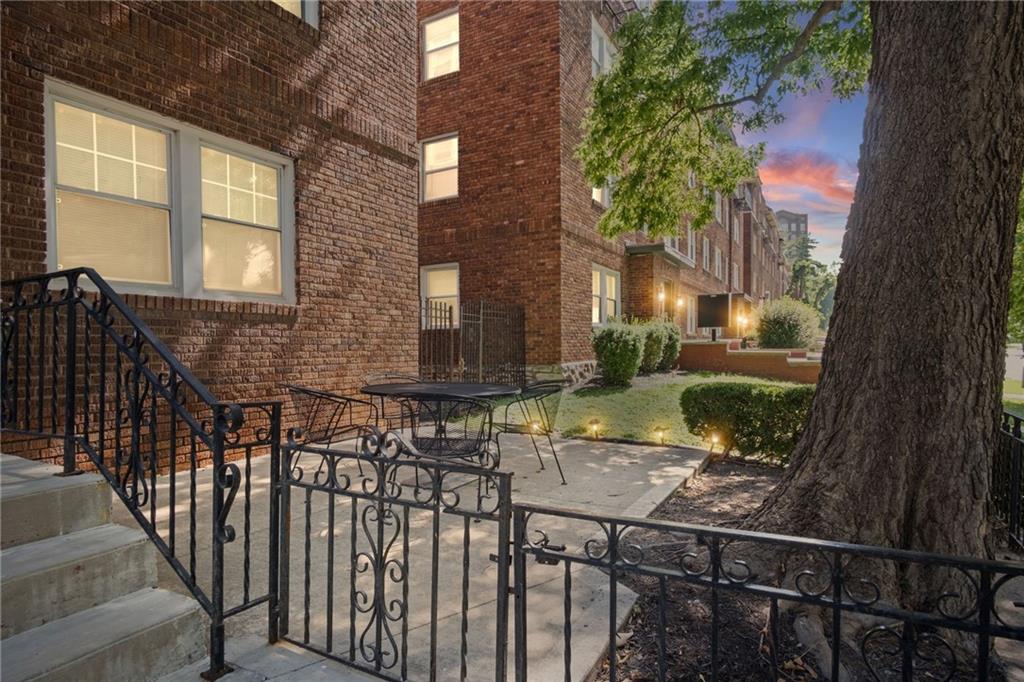 212 Emanuel Cleaver II Boulevard Property Photo 1