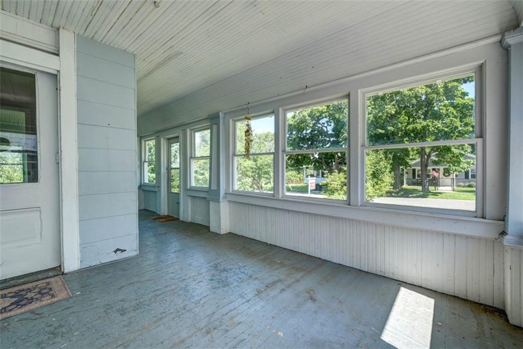 406 E 4th Street Property Photo 5