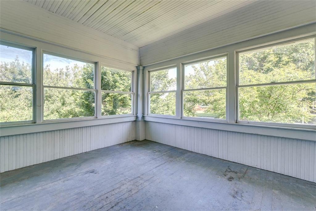 406 E 4th Street Property Photo 7