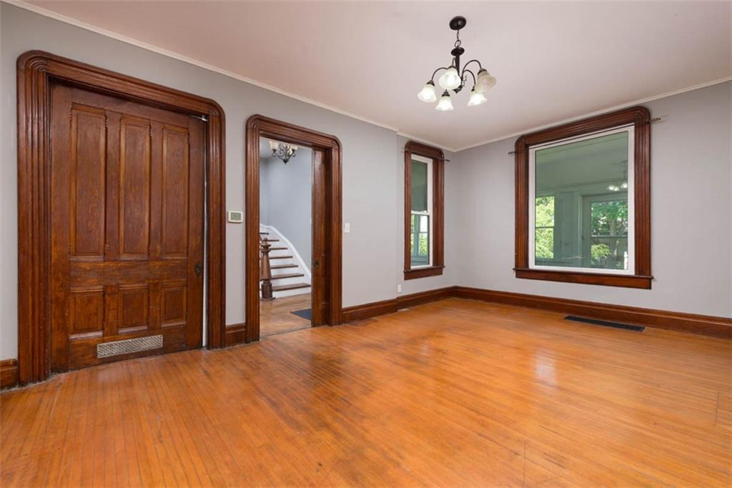 406 E 4th Street Property Photo 10