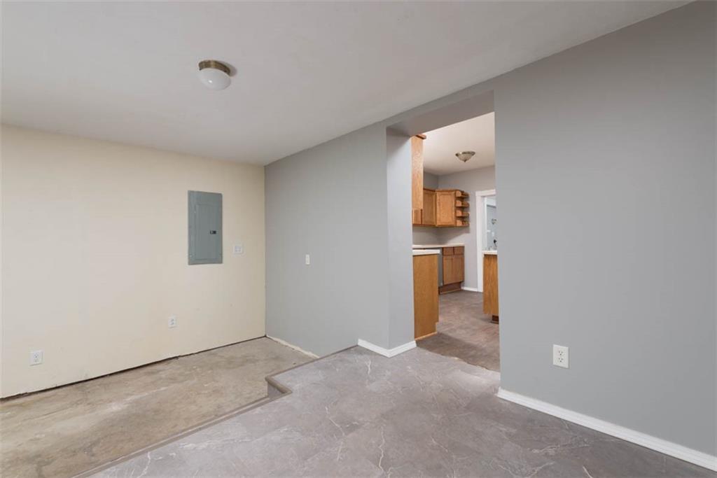 406 E 4th Street Property Photo 11