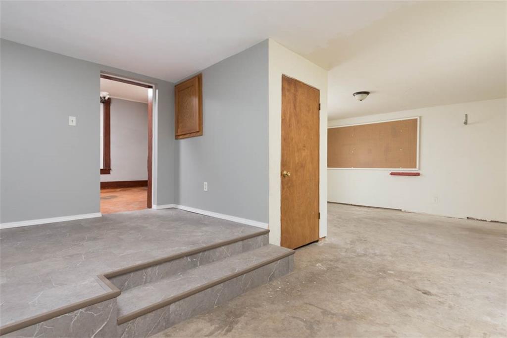 406 E 4th Street Property Photo 12