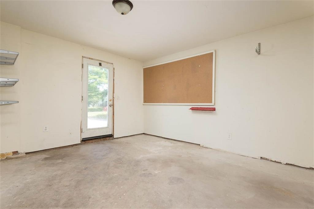 406 E 4th Street Property Photo 13