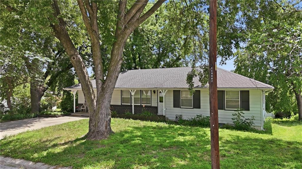 483 Ne Meadowbrook Road Property Photo 1