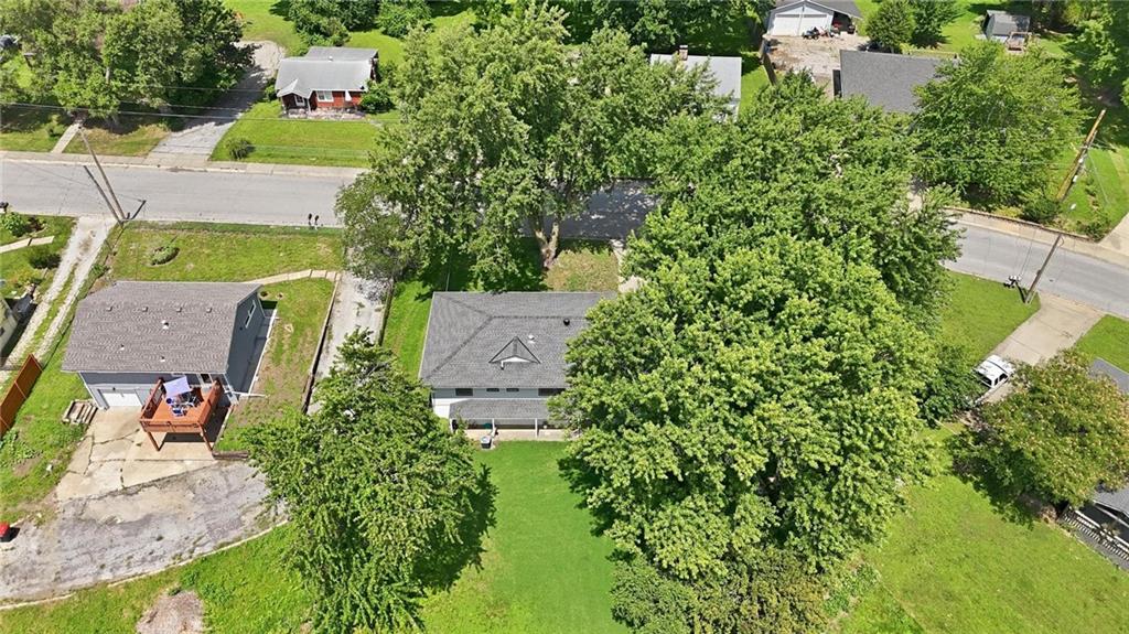 483 Ne Meadowbrook Road Property Photo 2