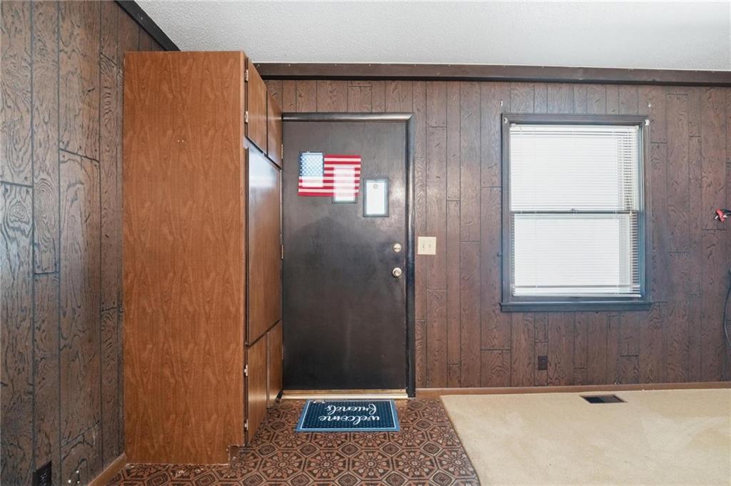 483 Ne Meadowbrook Road Property Photo 4