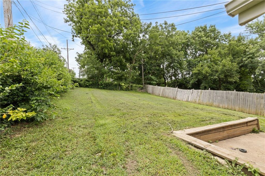 1131 N 49th Terrace Property Photo 21