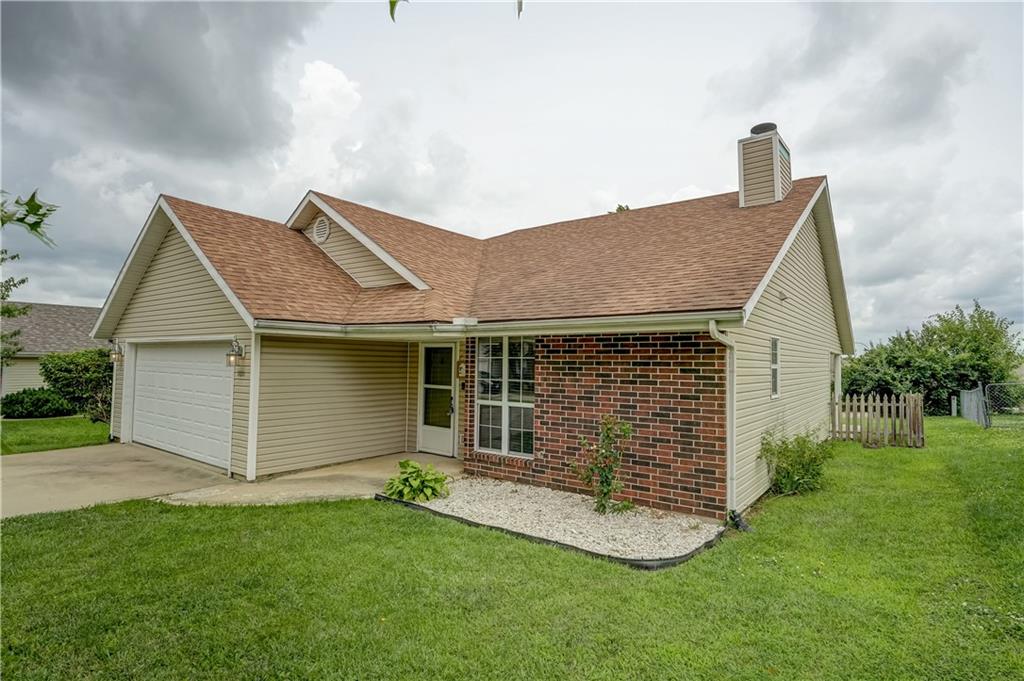 1011 Fox Run Drive Property Photo 3