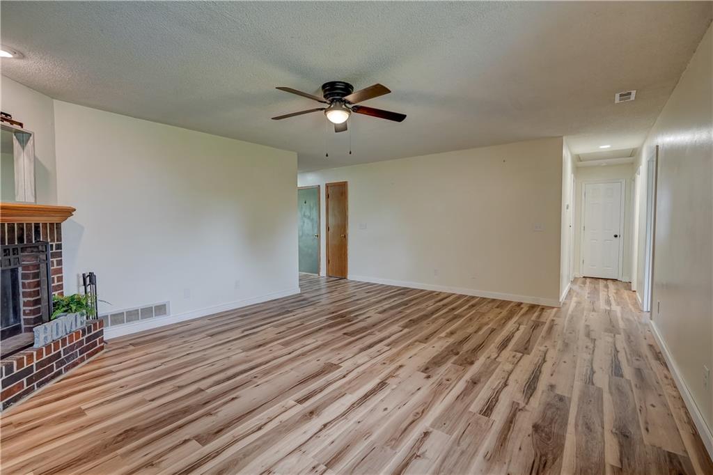 1011 Fox Run Drive Property Photo 18