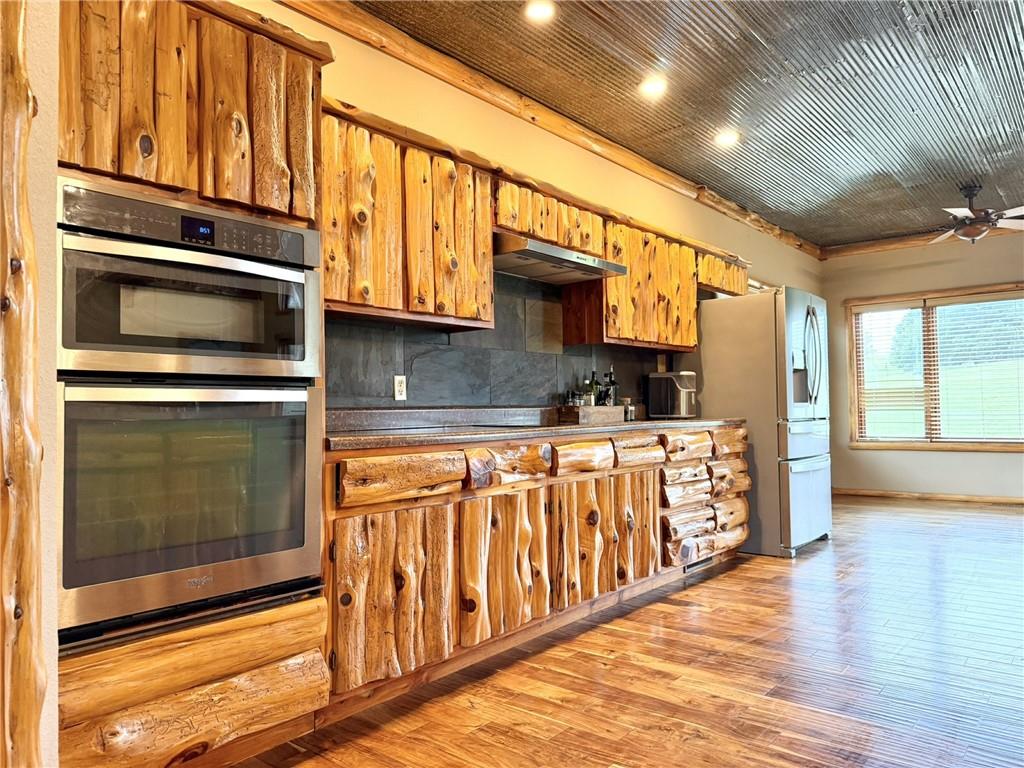18657 W 240th Avenue Property Photo 8