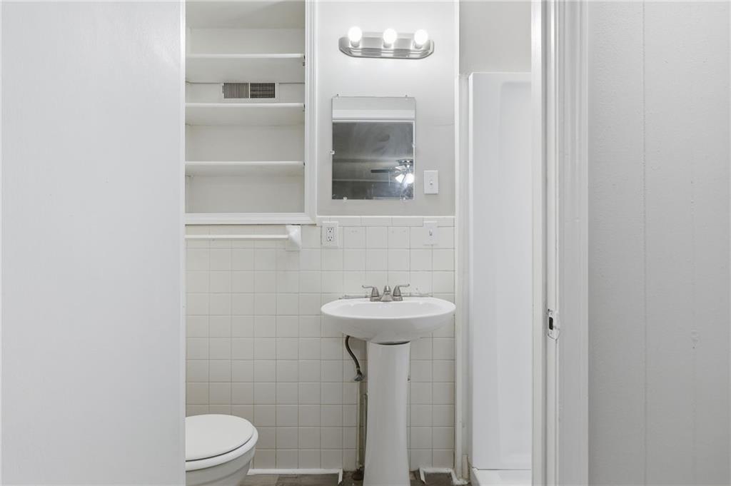 11016 Herrick Avenue Property Photo 26