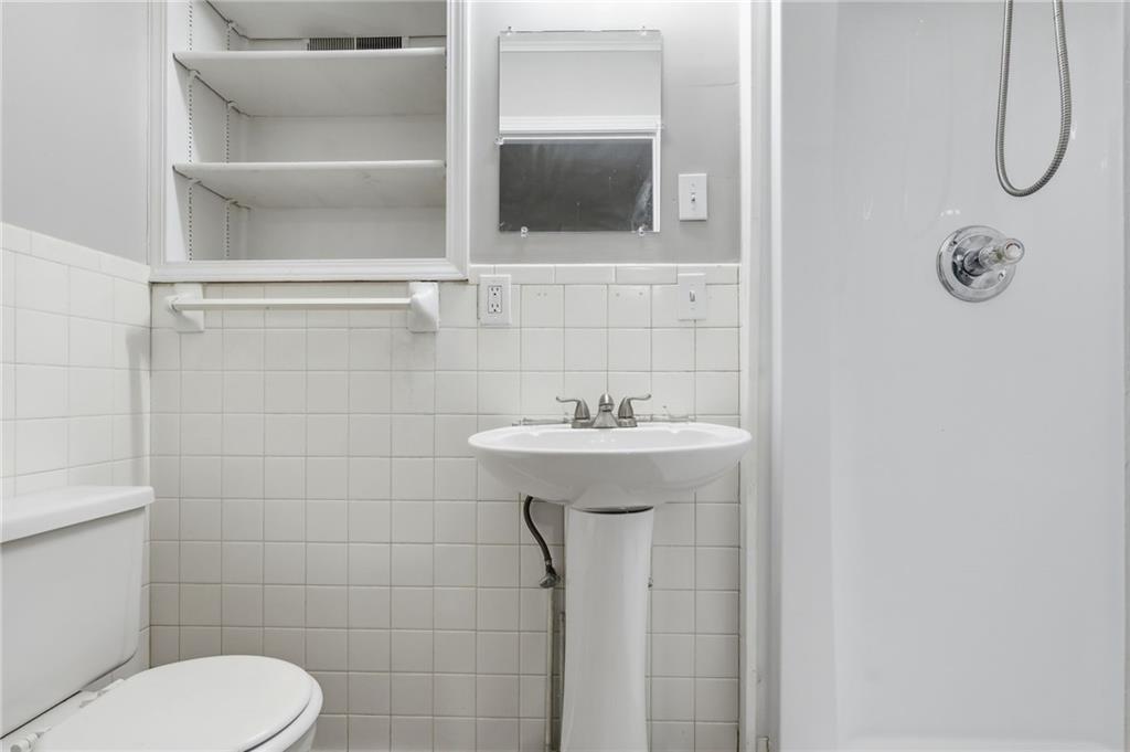 11016 Herrick Avenue Property Photo 27
