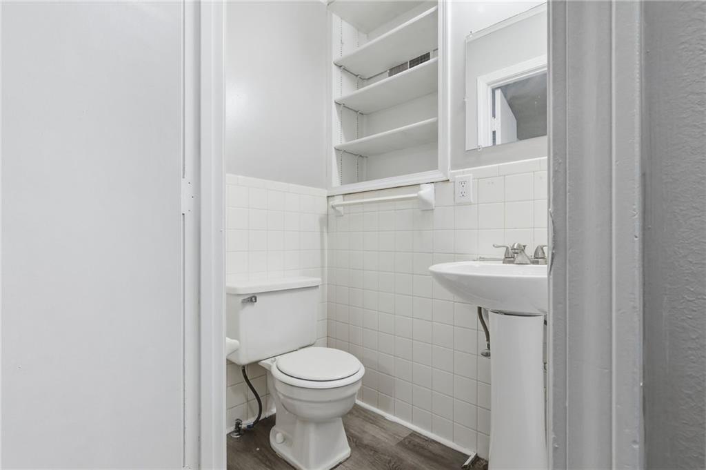 11016 Herrick Avenue Property Photo 28