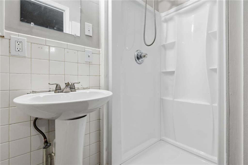 11016 Herrick Avenue Property Photo 30