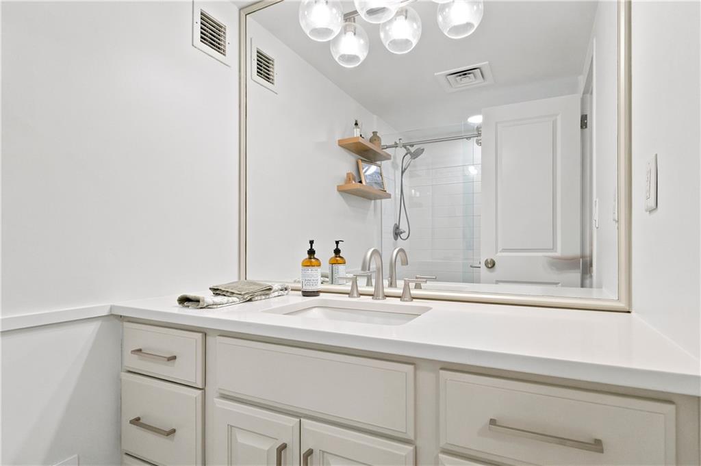4545 Wornall Road Property Photo 21