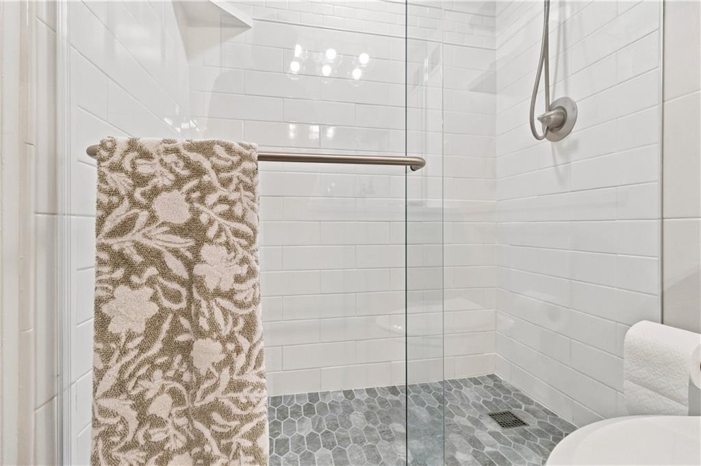 4545 Wornall Road Property Photo 22